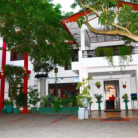 Thilaka City Hotel Anuradhapura Kültér fotó