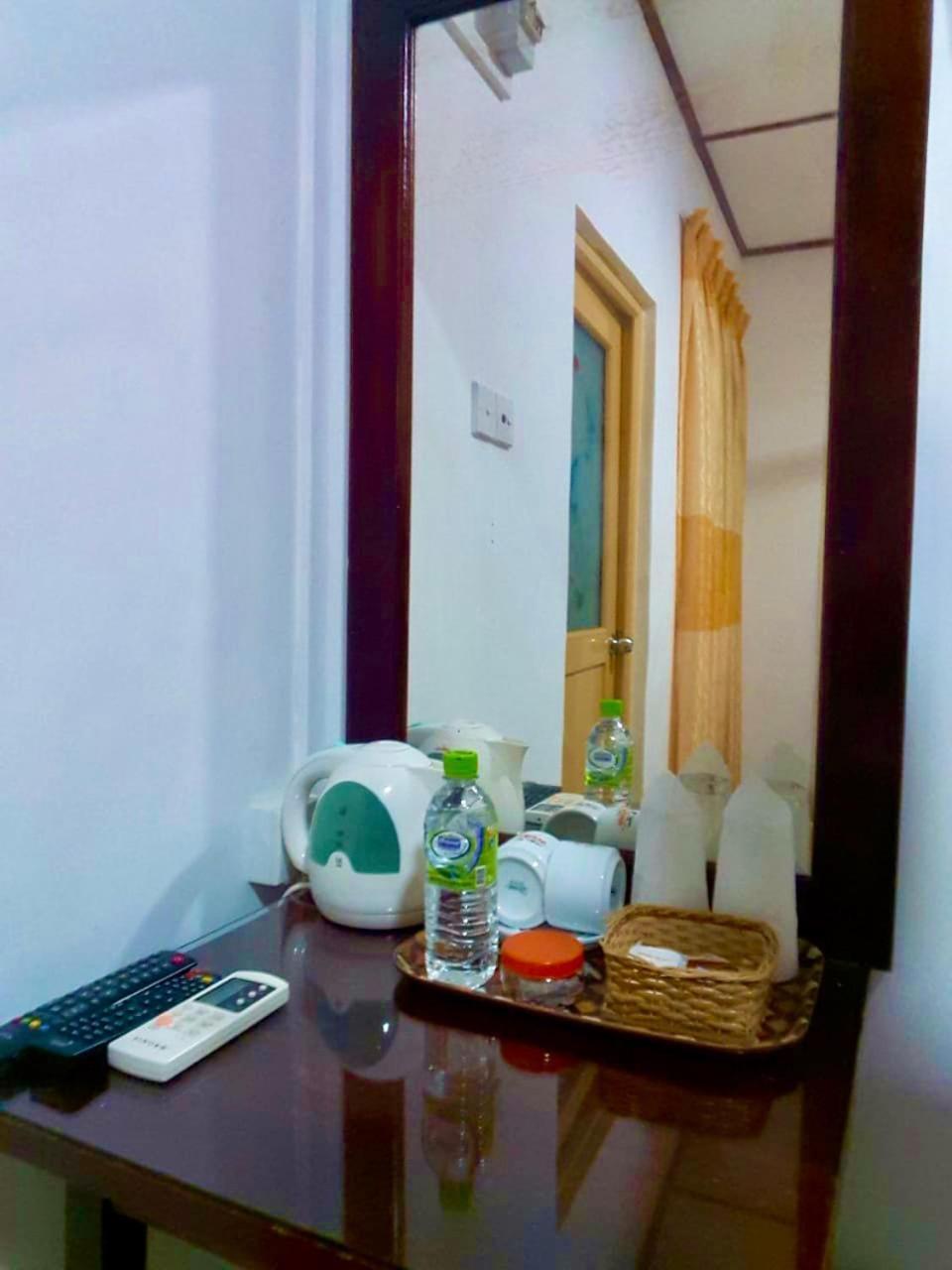 Thilaka City Hotel Anuradhapura Kültér fotó