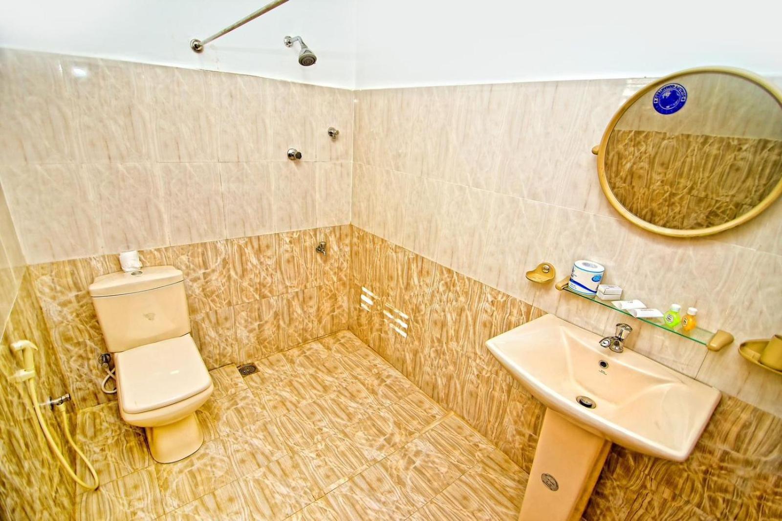 Thilaka City Hotel Anuradhapura Kültér fotó