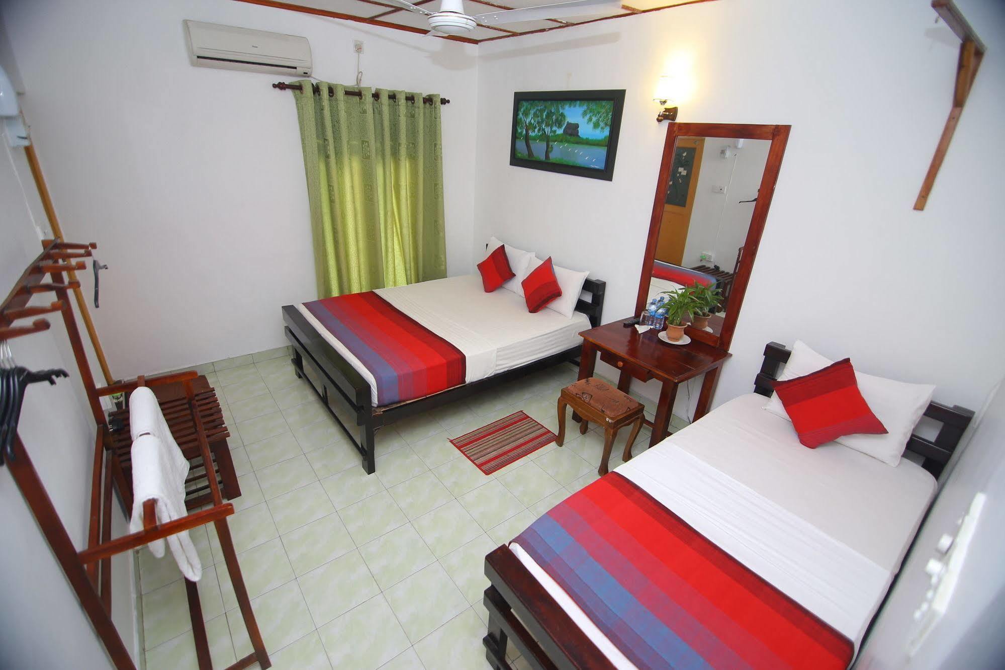 Thilaka City Hotel Anuradhapura Kültér fotó