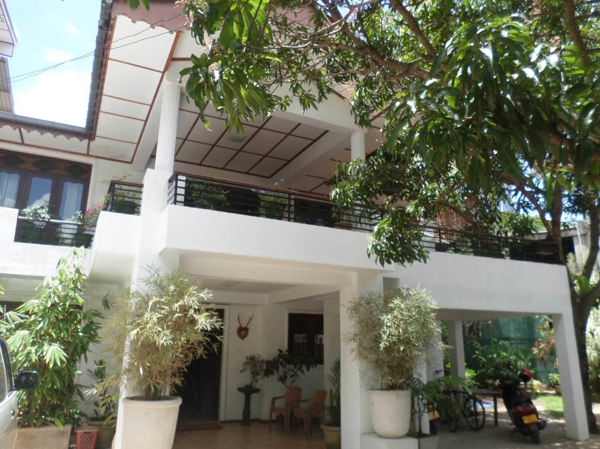 Thilaka City Hotel Anuradhapura Kültér fotó