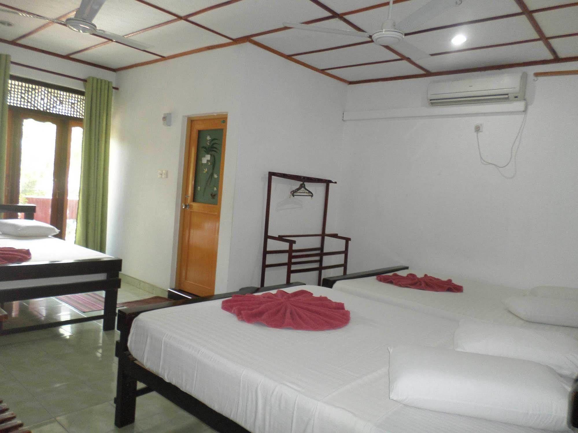 Thilaka City Hotel Anuradhapura Kültér fotó