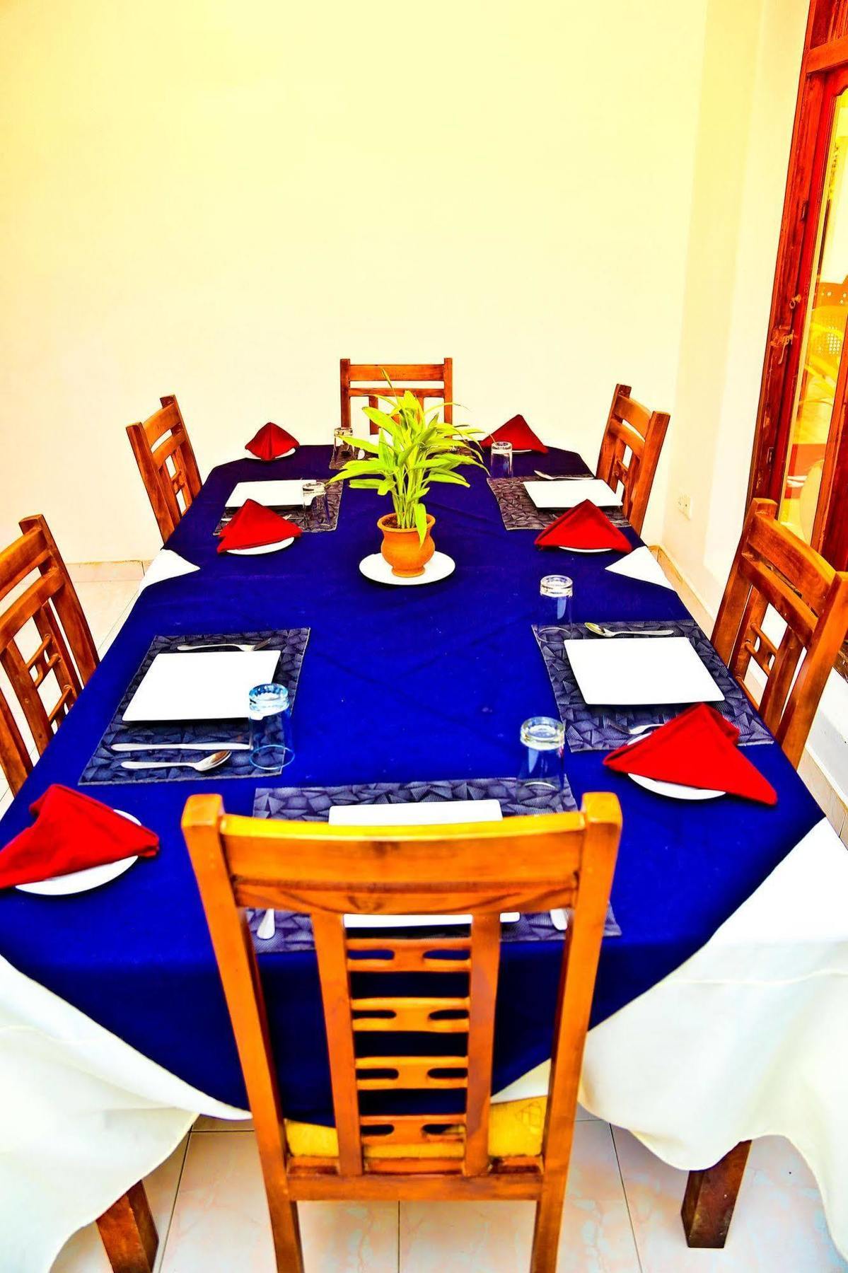 Thilaka City Hotel Anuradhapura Kültér fotó